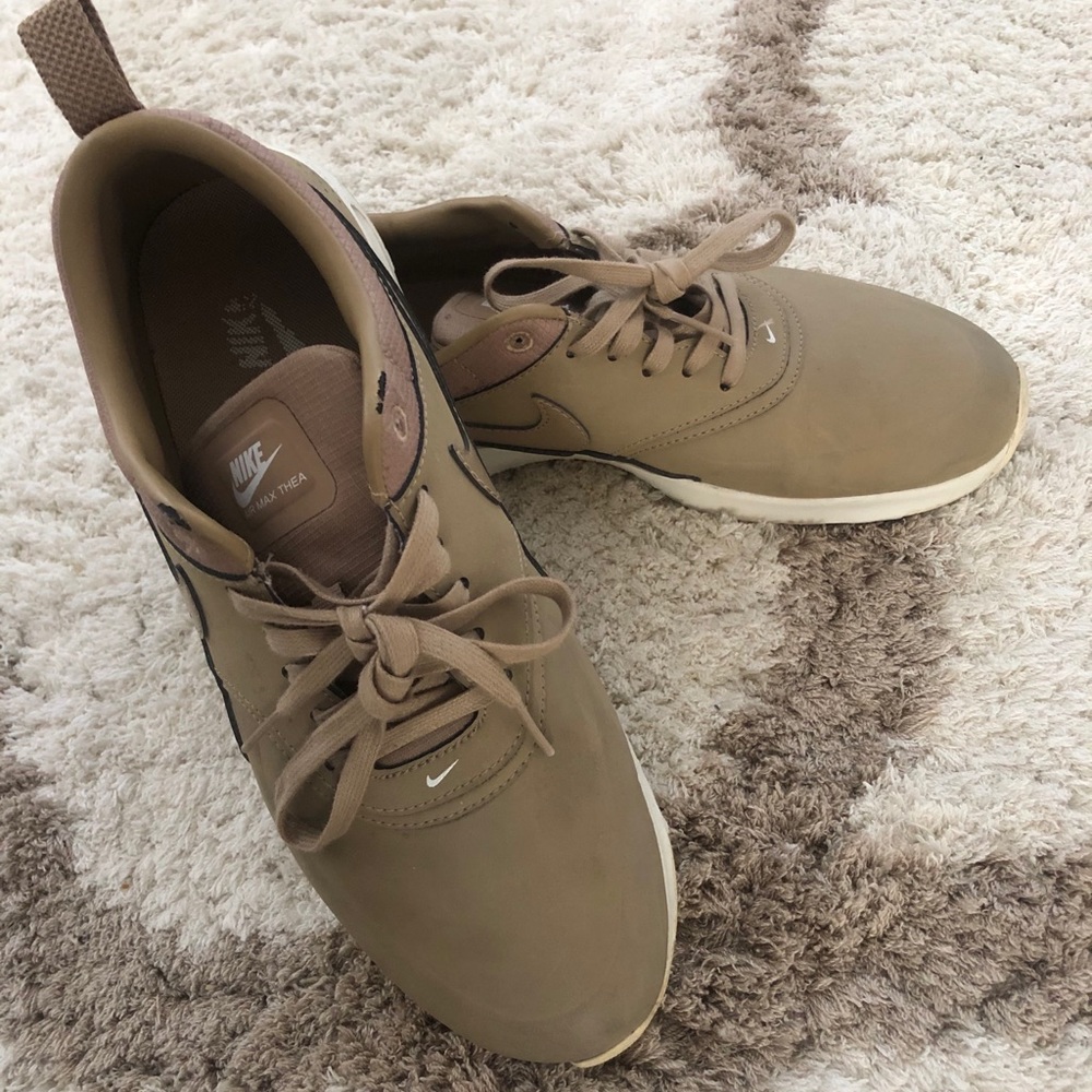 Nike Thea leather sneaker